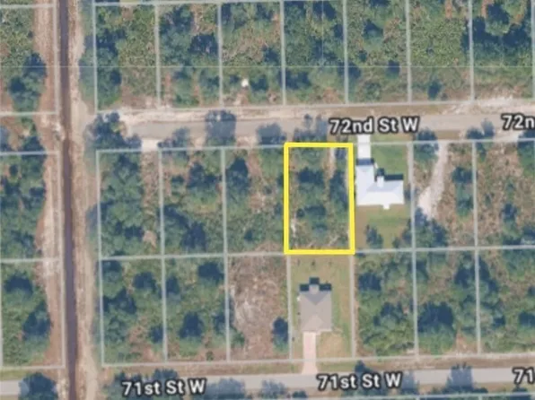 2521 72nd St W, Lehigh Acres, FL 33971
