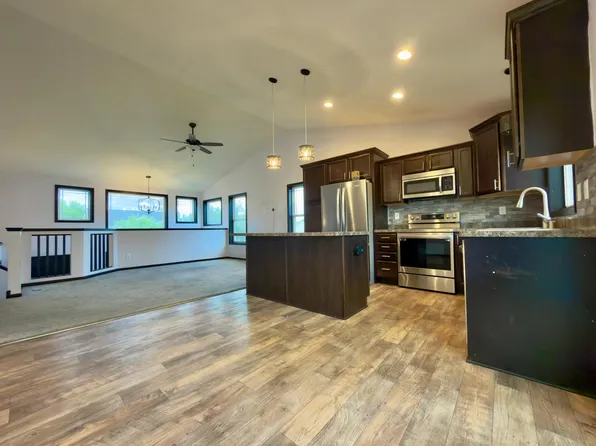 10695 51st St NE, Albertville, MN 55301