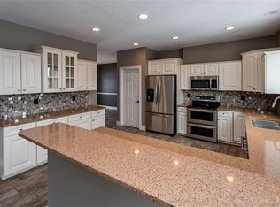 14411 Dellwood Dr, Urbandale, IA 50323