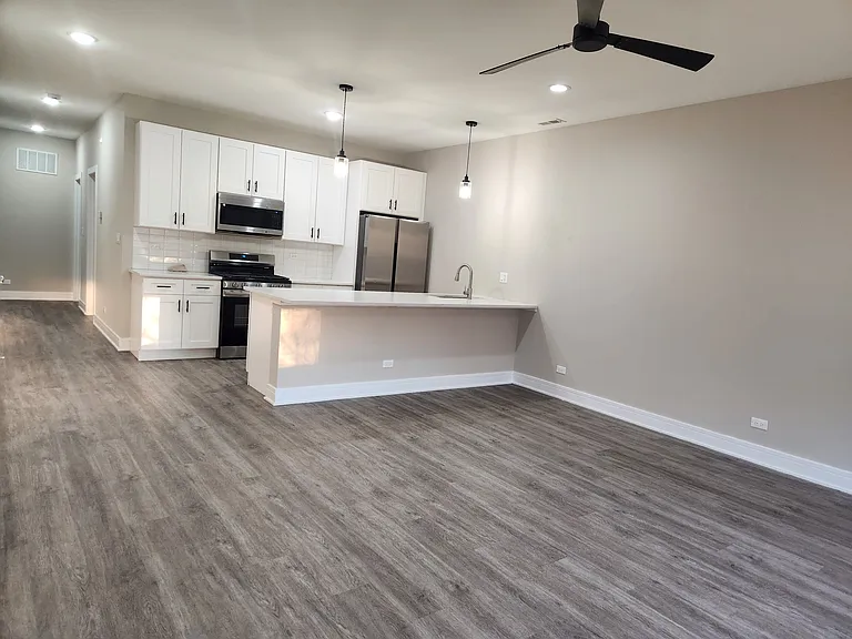 4053 S Prairie Ave #2 — Photo 5