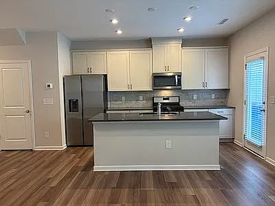 3 bed, 2.5 bath, 1525 sqft, $1,795 — Photo 2
