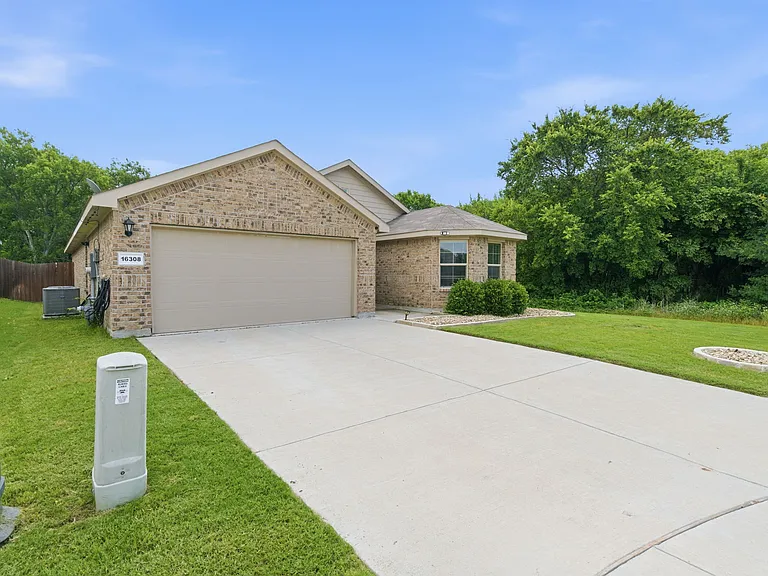 16308 Caledonia Ct — Photo 32