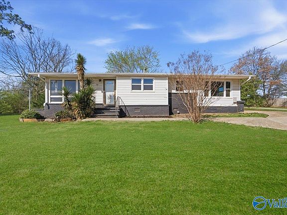 2nd image of 372 Clutts Rd