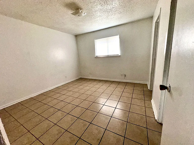 Eastgate Apartments — Photo 4