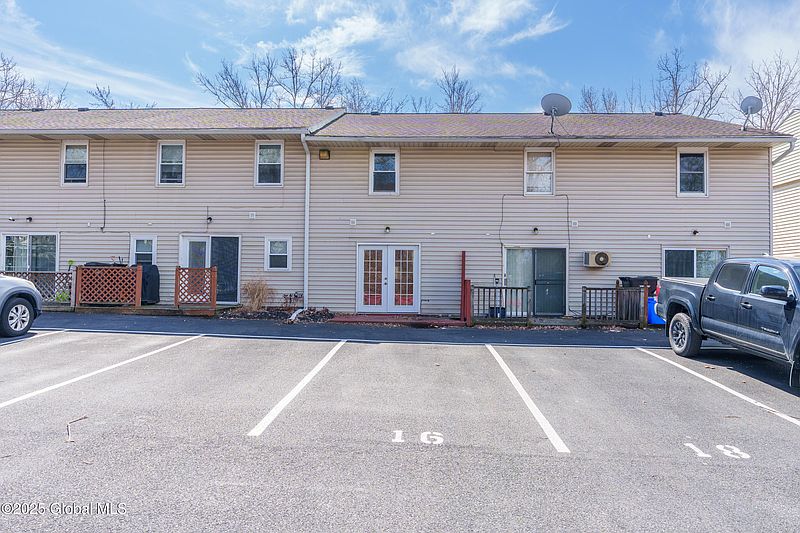 3rd image of 16 Maxwell Drive