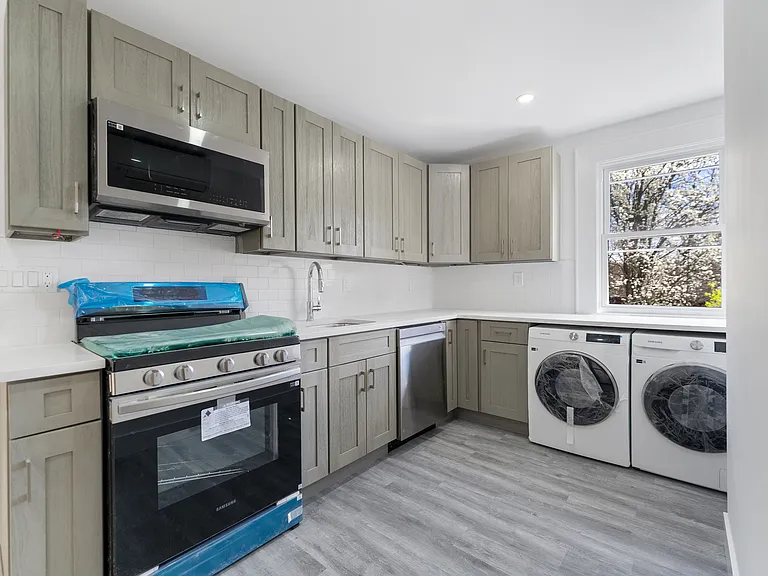 23 Aubrey St #2 — Photo 10