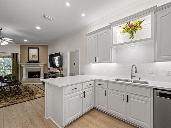 5th image of 10527 Southside Loop