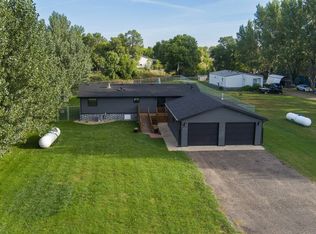 620 Rosie Ln N, Mandan, ND 58554