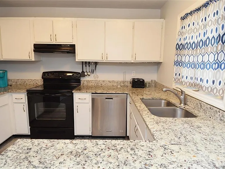 3873 Pompano Dr SE #B — Photo 8