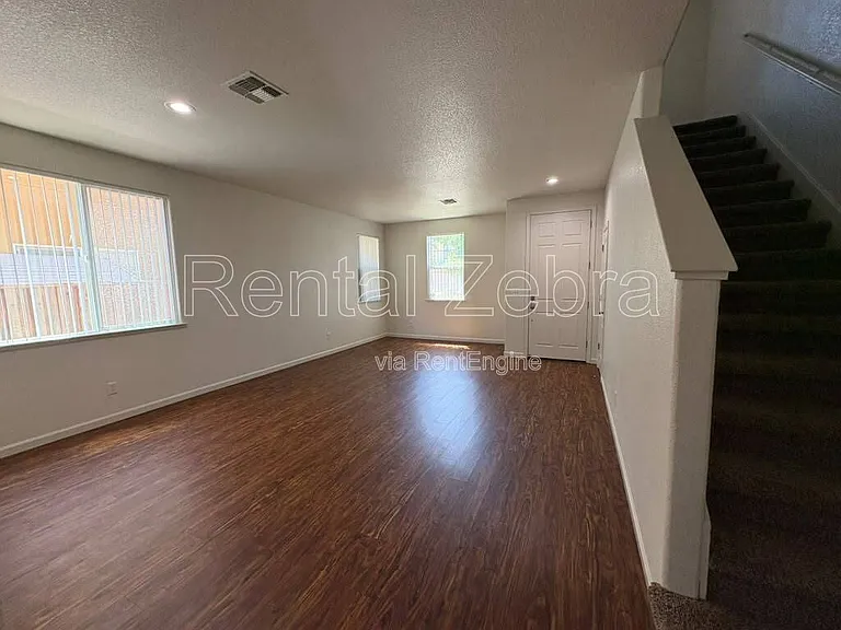 256 Mono Lake Ave — Photo 3