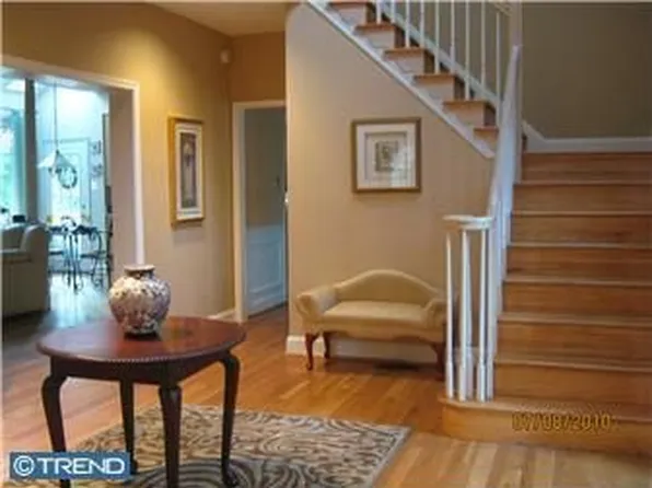 223 Harvest Ln, Broomall, PA 19008