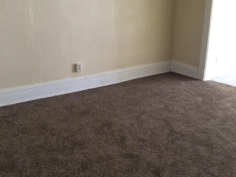 612 W 1st St #2 — Photo 6