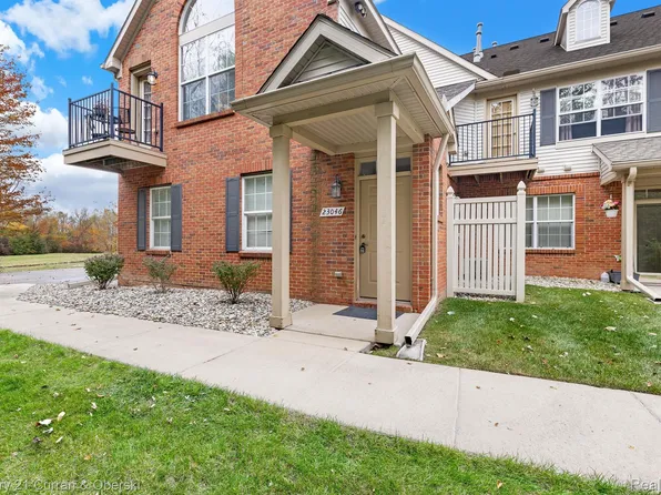 23046 Williamsburg Cir, Woodhaven, MI 48183