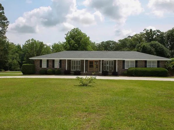 402 Hendrix St, Claxton, GA 30417