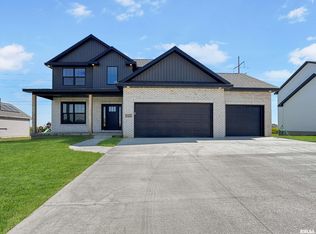 1621 Rustic Oak Dr, Washington, IL 61571