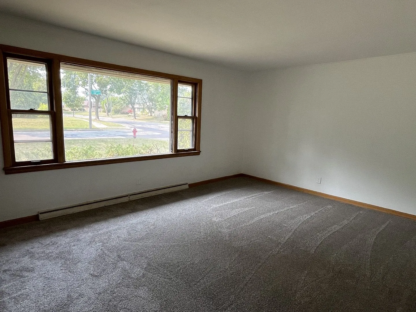 3 Bedroom Single Family — Photo 4