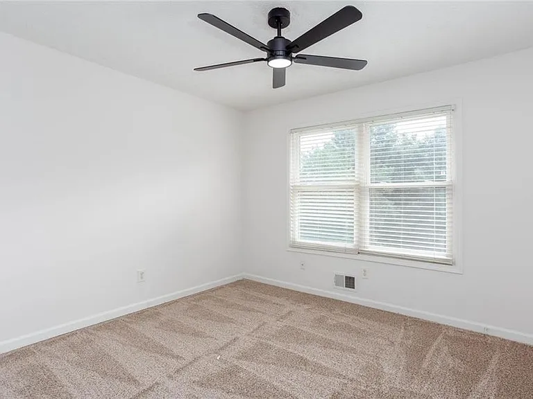 1093 Caprice Dr — Photo 16