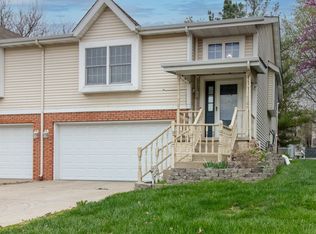 4 Shire Ct, Bloomington, IL 61701