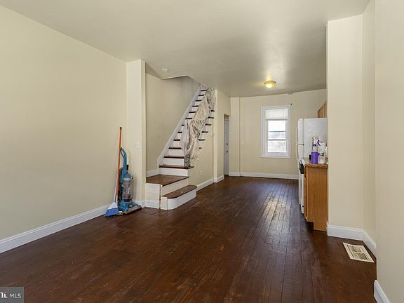 3rd image of 1331 S Hollywood St