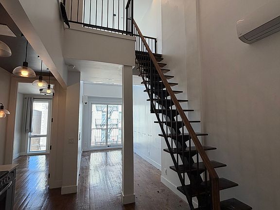 4th image of 91 Graham Ave #4B