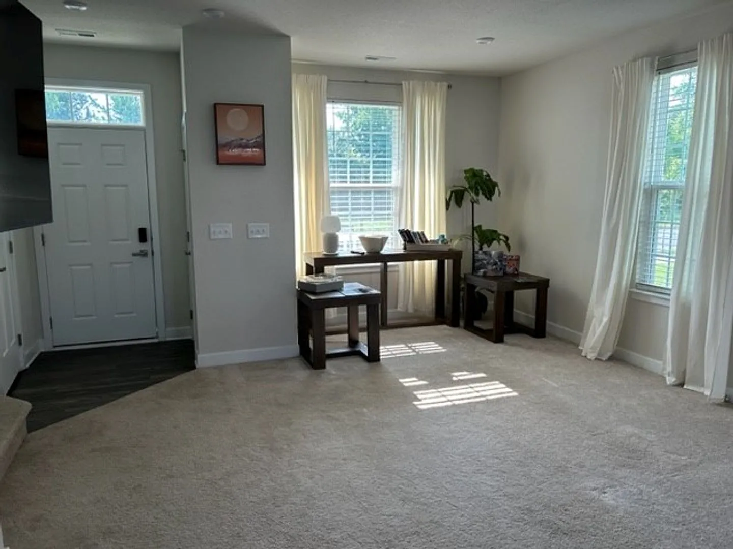 **3bed House - Skip The Apartment Chaos - Minutes from the Base, Casino, and Ship Yard!"** — Photo 4
