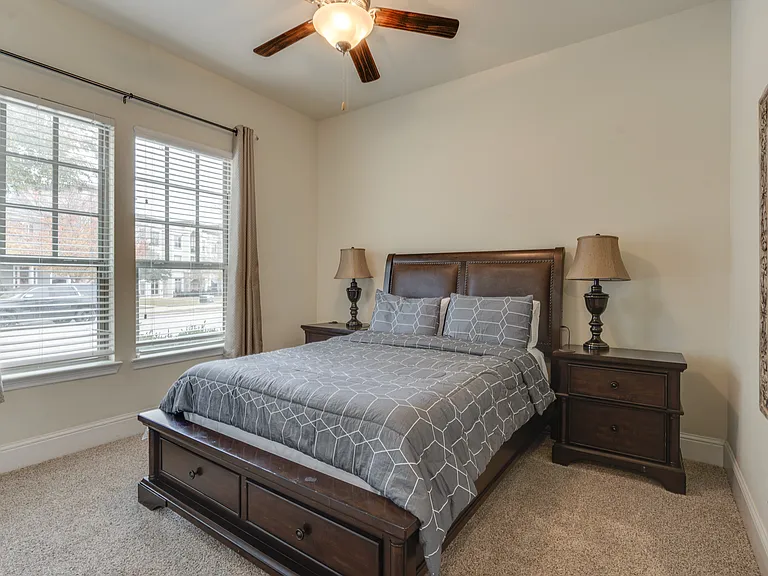 625 Surrey Ln — Photo 13
