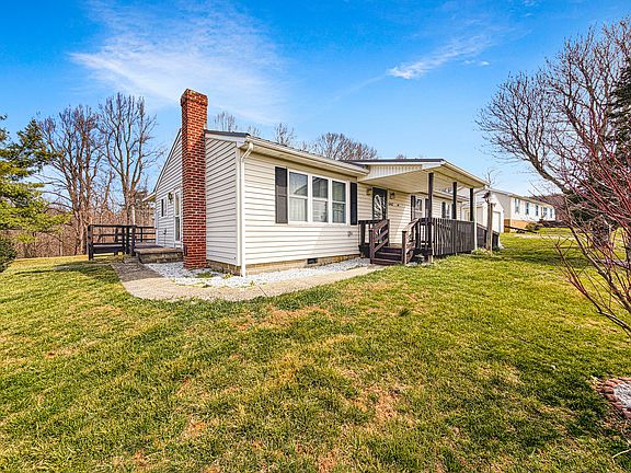 3rd image of 8467 Bear Ridge Rd SE