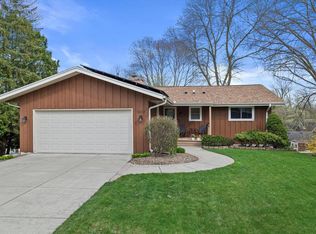 1113 Vienna Ct, Grafton, WI 53024