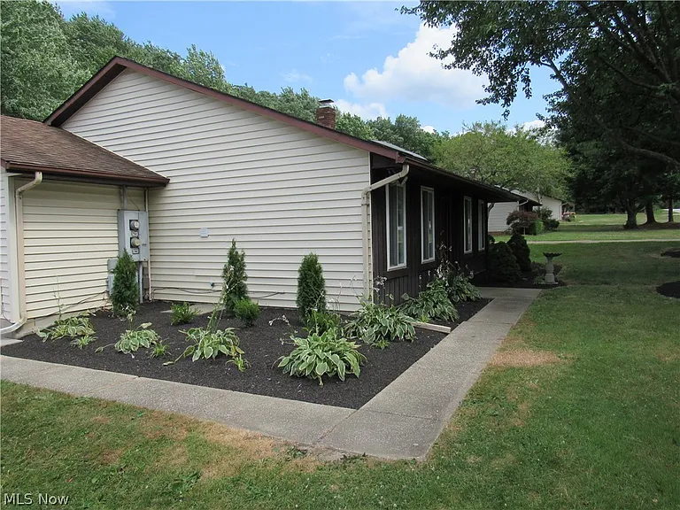 7155 Auburn Rd — Photo 40