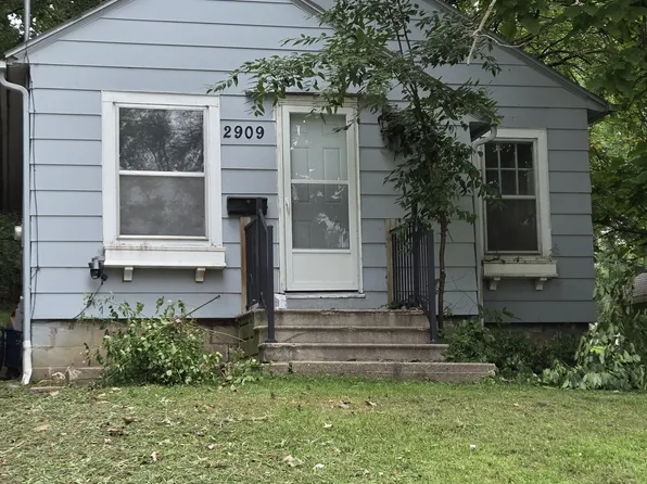 2909 1st St, Des Moines, IA 50313