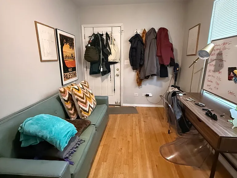 1642 W Fletcher St #1 — Photo 11