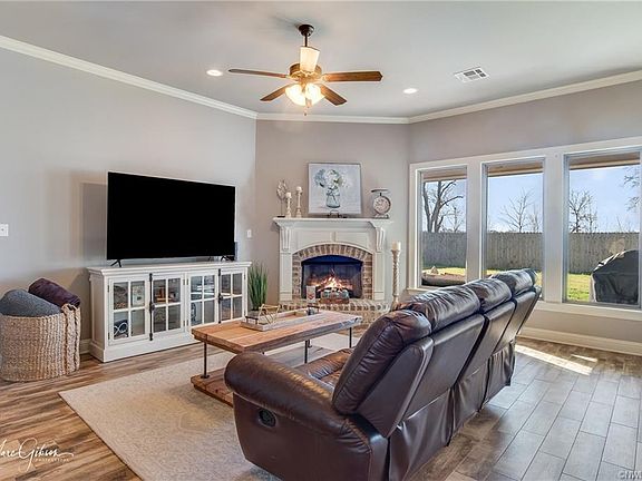 5th image of 137 Jamestowne Blvd