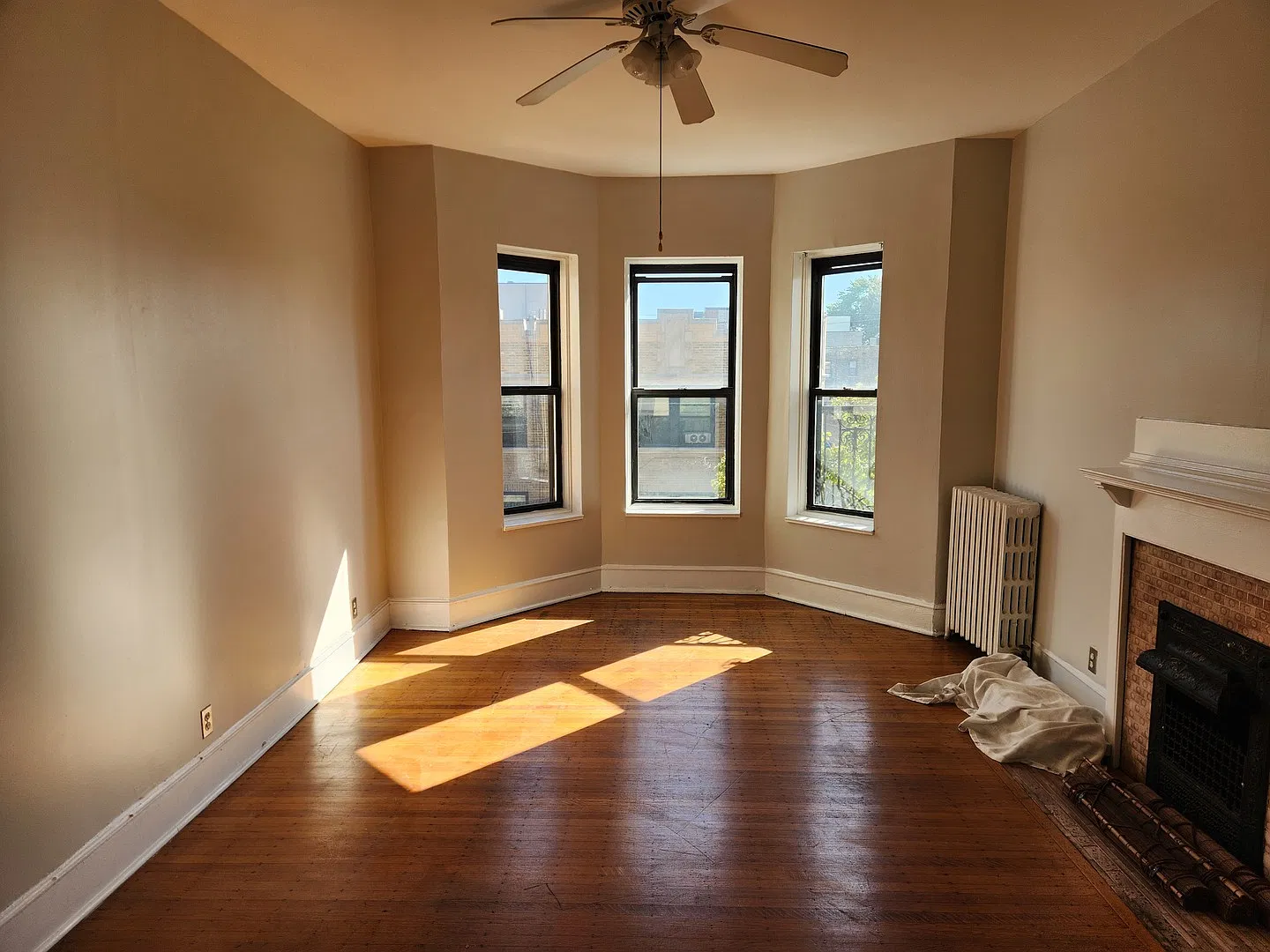 2 bed, 1000 sqft, $2,600 — Photo 2
