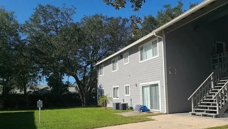 14 W Rhodes Dr — Photo 1