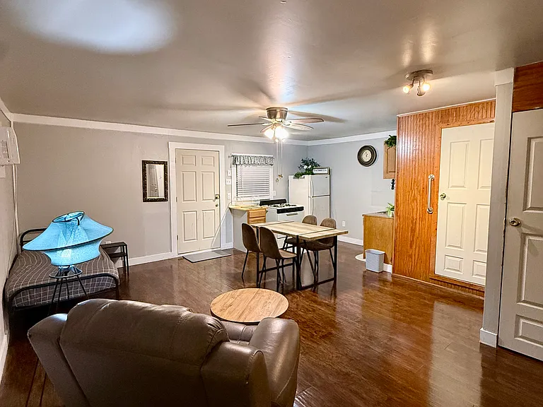 810 Haggin St #810 — Photo 5