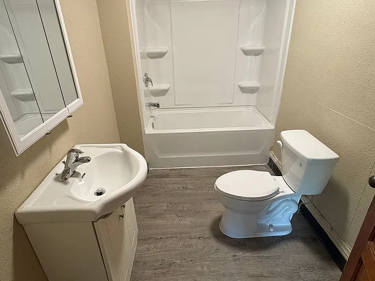 1114 N University Dr — Photo 17