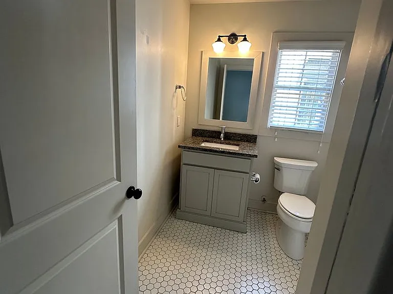 614 E Henry St — Photo 14
