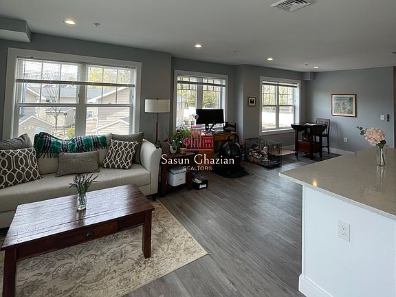 4th image of 245 Bussey St #205
