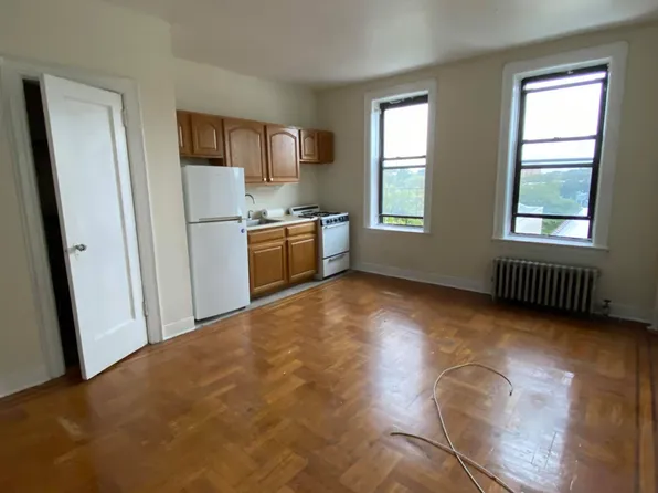 179 Gelston Avenue image 1 of 3