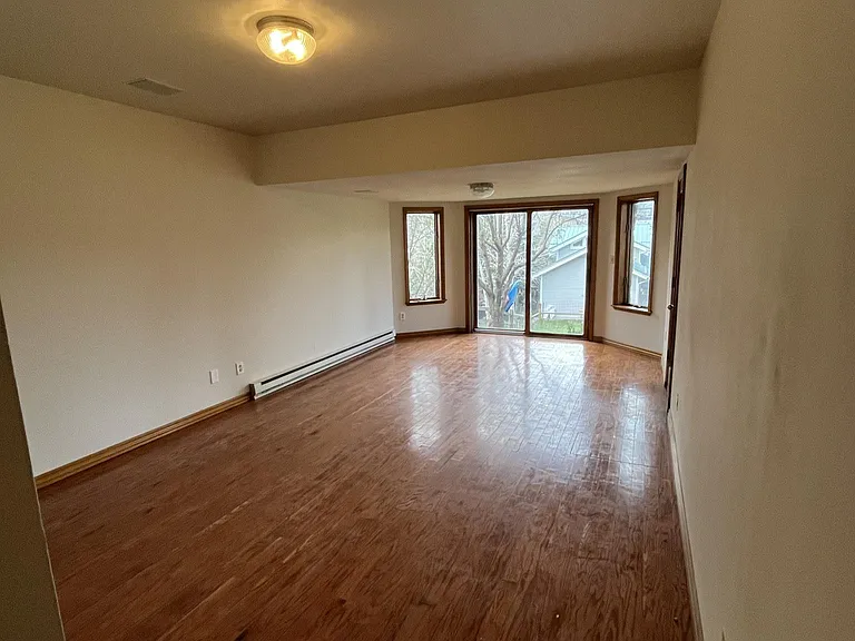 Charolais Cir — Photo 1