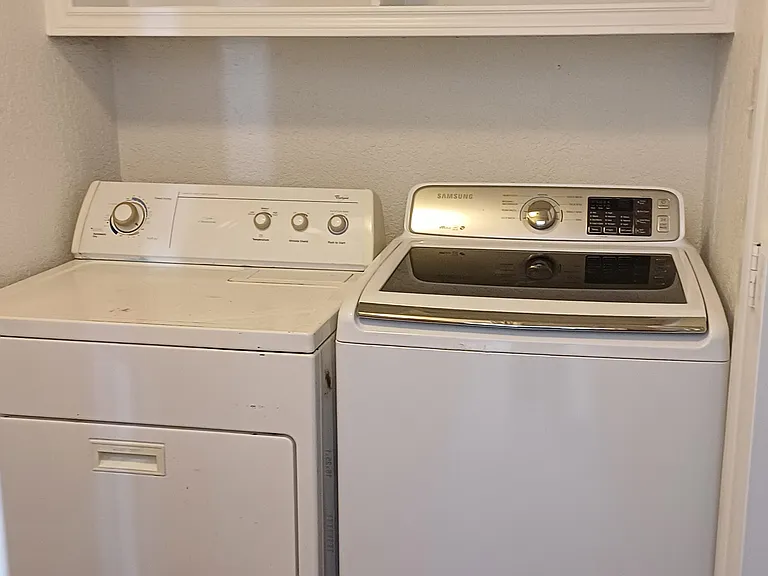 Washer and drier included