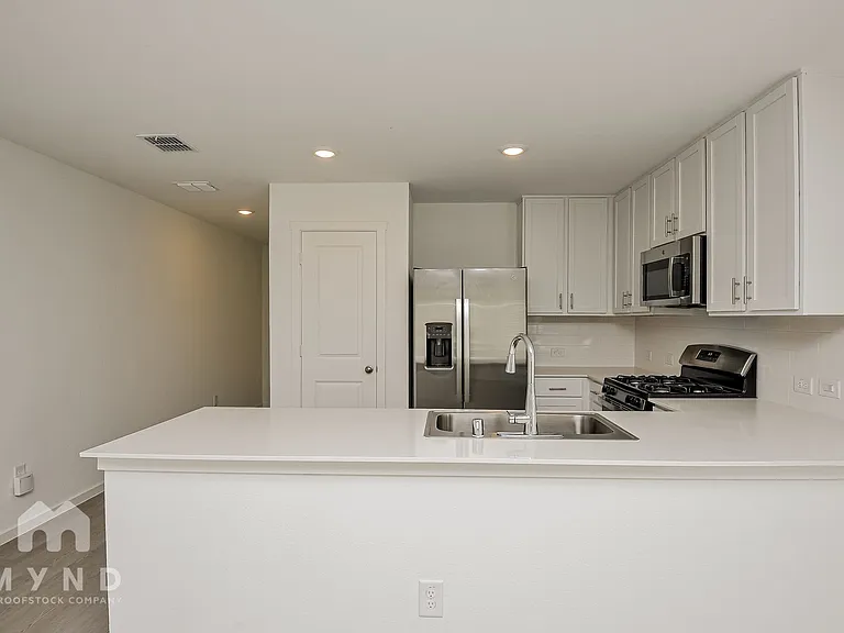 2716 Mistwood Dr — Photo 11