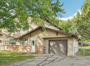 914 Ridge Dr SE, Saint Michael, MN 55376