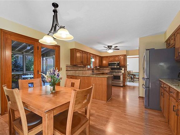 3rd image of 31479 Muirfield Way