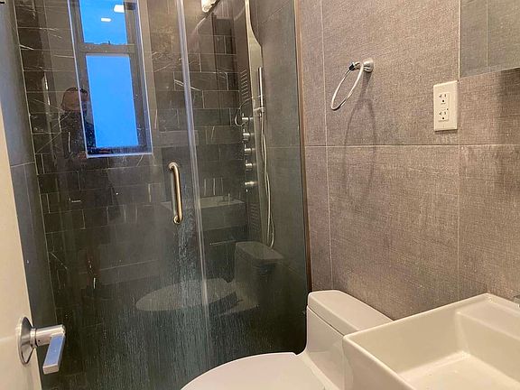 5th image of 126 E 103rd St APT 15
