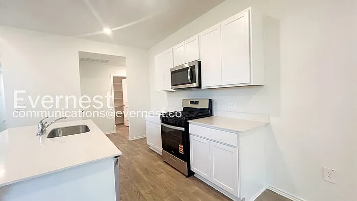 3 bed, 2.0 bath, 1470 sqft, $1,695 — Photo 2