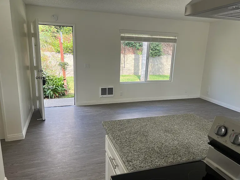 Greenbrier Apartments — Photo 14