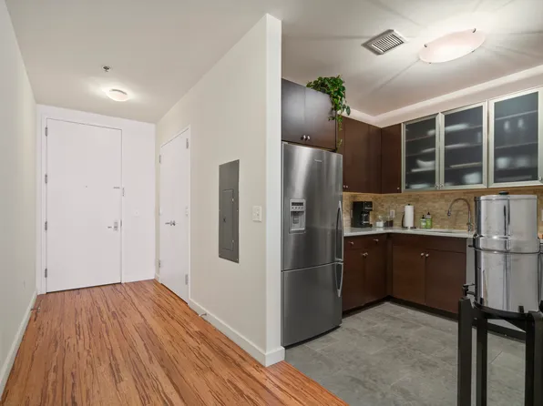 232 Pavonia Avenue image 6 of 9