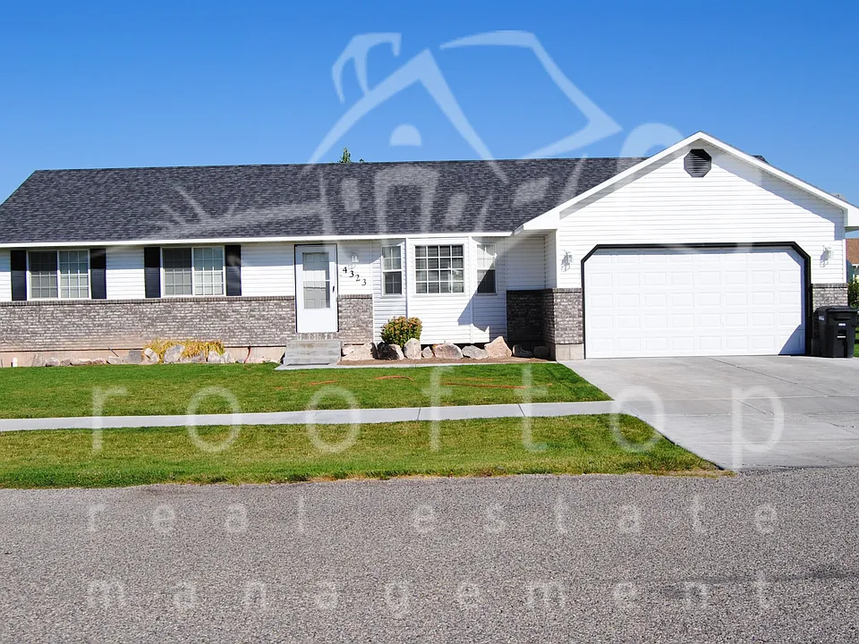 4323 Birchwood Cir