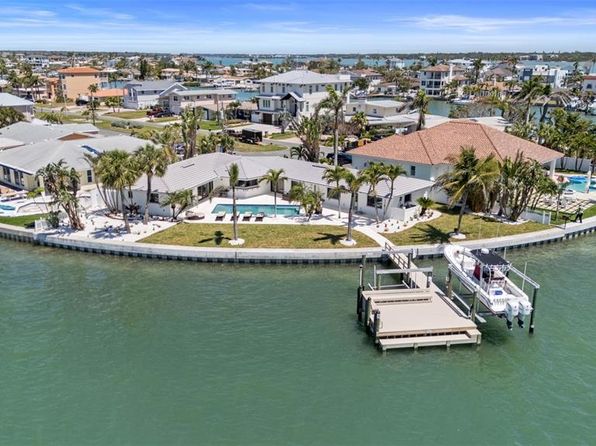 11050 7th St E, Treasure Island, FL 33706